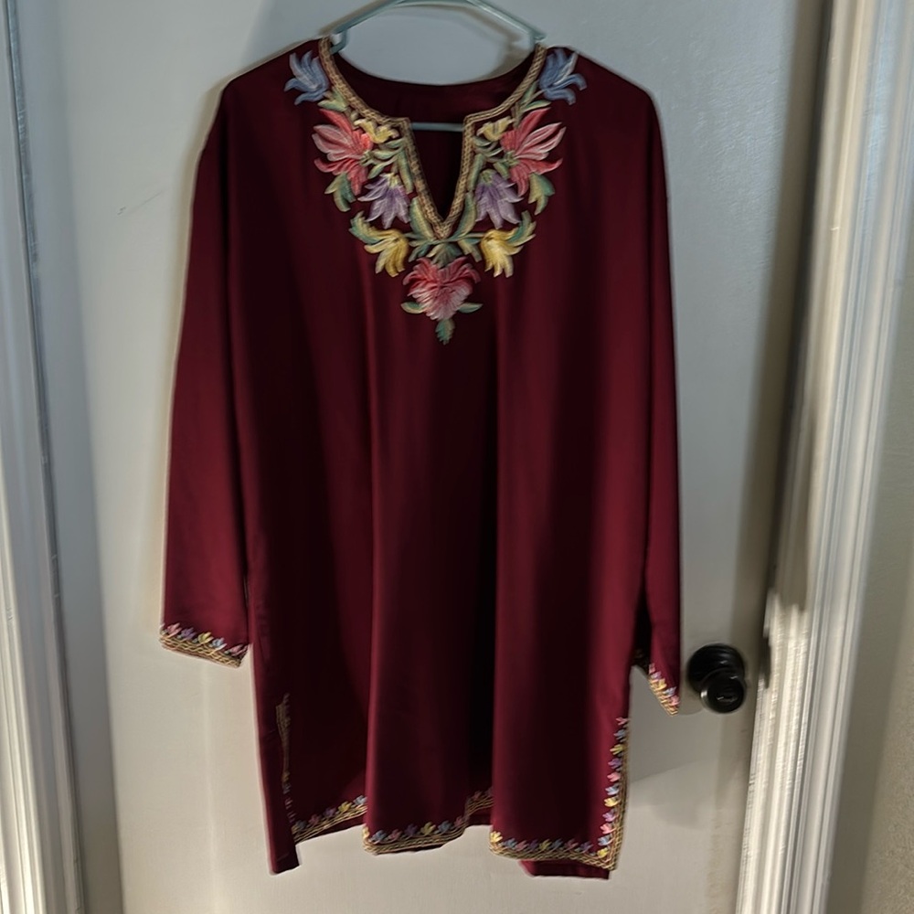 Embroidery long sleeve top with slits on the side size large